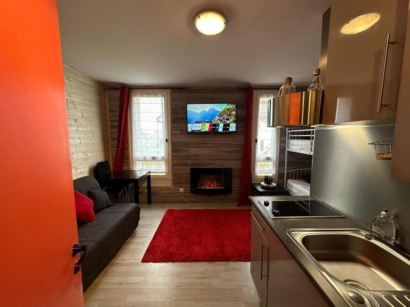 Le Chaleureux Cocon Rouge Apartment Ustou Екстериор снимка
